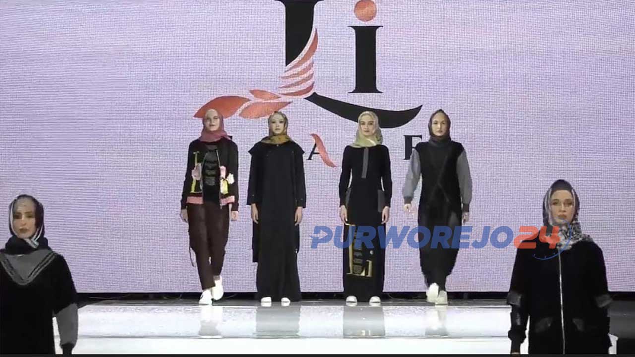 Li Scarf, brand besutan desainer asal Purworejo, Irun Maulana tampil dalam Modest Fashion Day Kazzan Summit yang digelar di Rusia.
