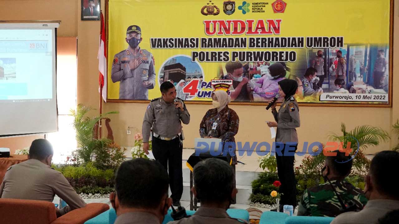 Pengundian vaksinasi berhadiah umroh yang diselanggarakan Polres Purworejo