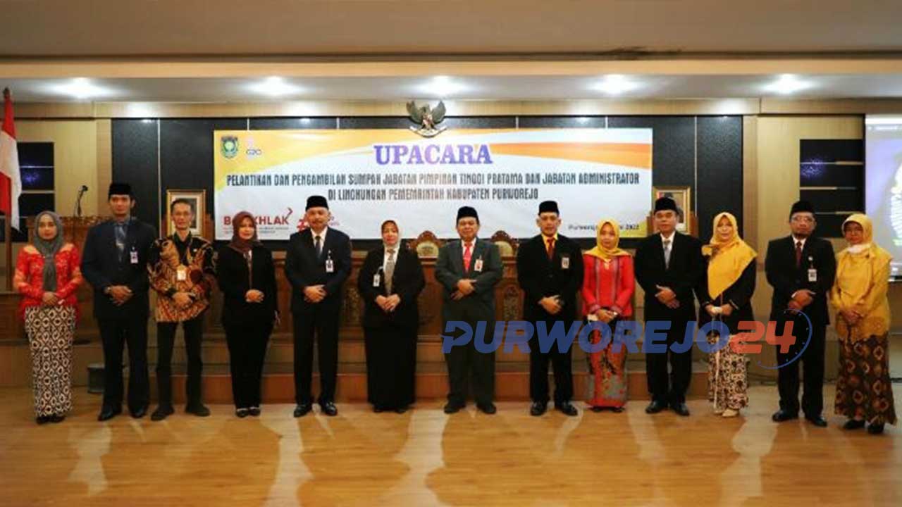 5 pejabat tinggi pratama berfoto bersama usai pelantikan