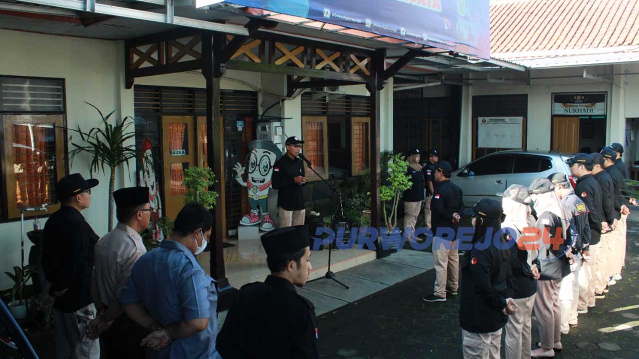 Bawaslu Kabupaten Purworejo menggelar Apel Siaga Pengawasan Pemilu 2024 di halaman kantor.