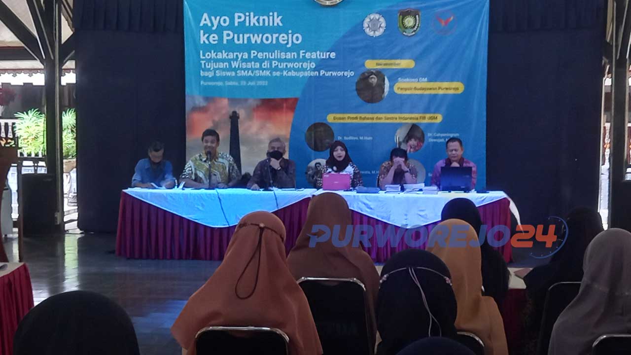 FIB UGM, Yayasan NUhantra Bakti Budaya dan Dinporapr Purworejo menyelenggarakan lokakarya penulisan feature dengan mengambil tema Tujuan Wisata di Purworejo