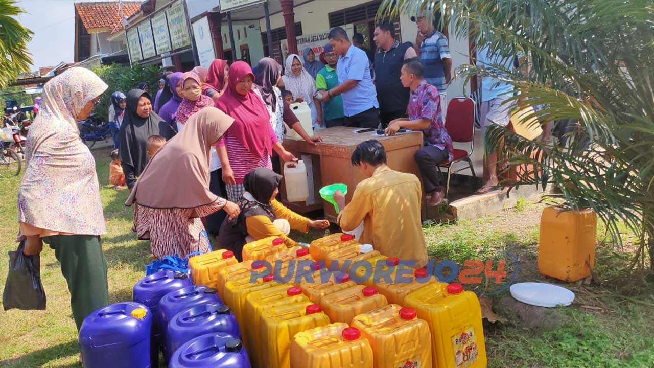 Pasar Murah Minyak Goreng di desa Majir Kutoarjo, 12 Juli 2022