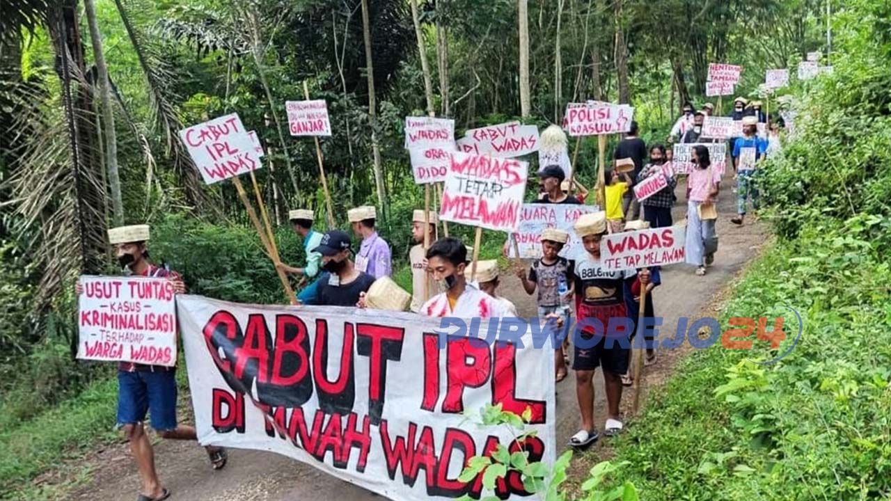 Warga Wadas Lakukan Aksi Bisu keliling Desa Tolak Penambangan