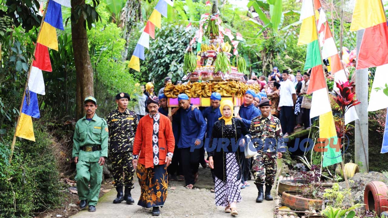 kirab budaya merti desa di Desa Gunung Condong Kecamatan Bruno, Senin 18 Juli 2022