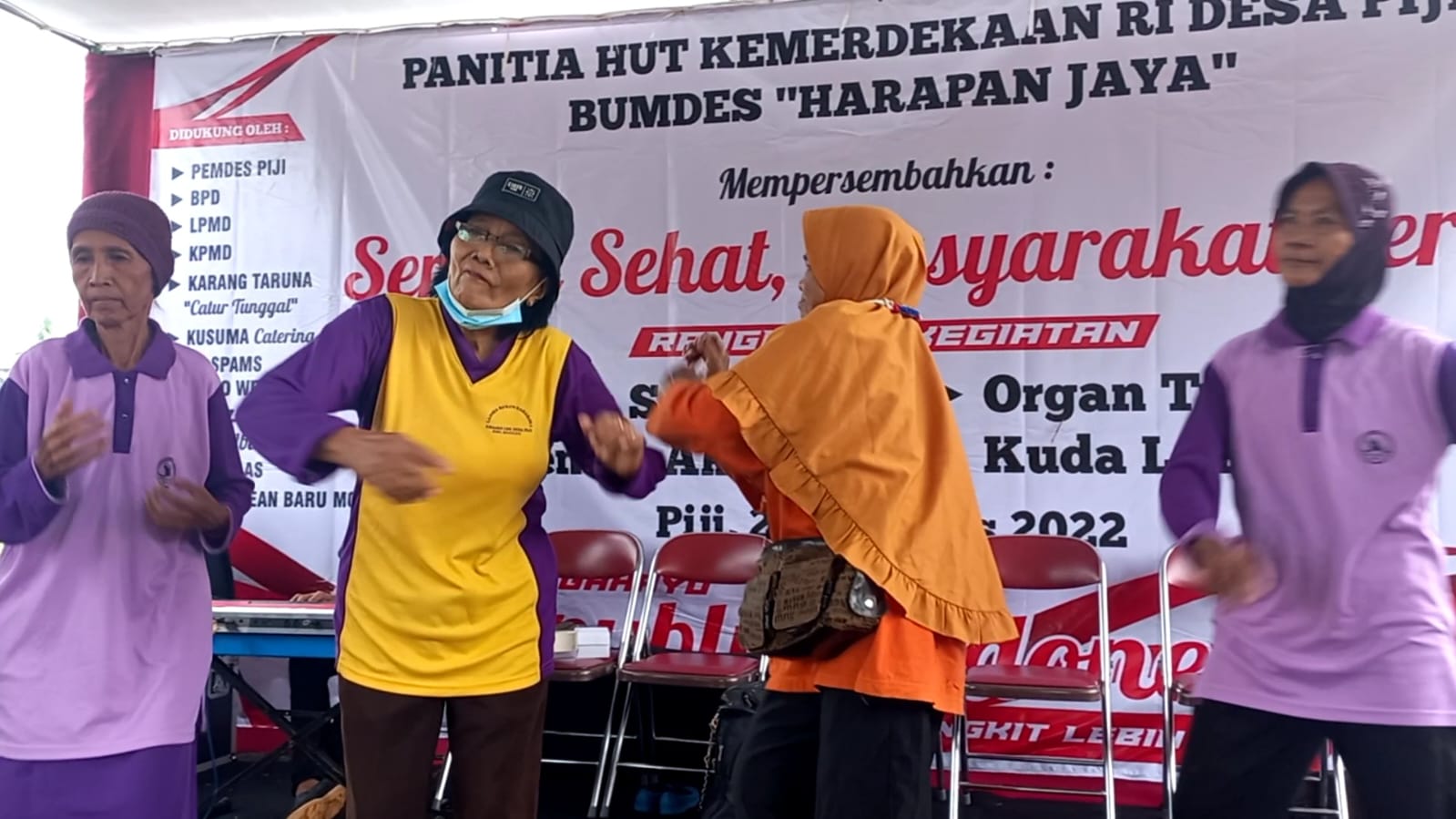Lansia turut memeriahkan senam masal di Desa Piji Kecamatan Bagelen Kabupaten Purworejo