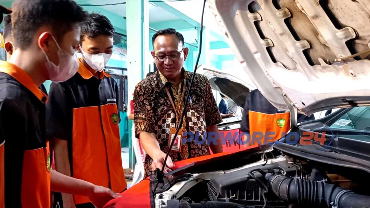 SMK Intitut Indonesia menggandeng Toyota Nasmoco Magelang menggelar program Nasmoco Go To School
