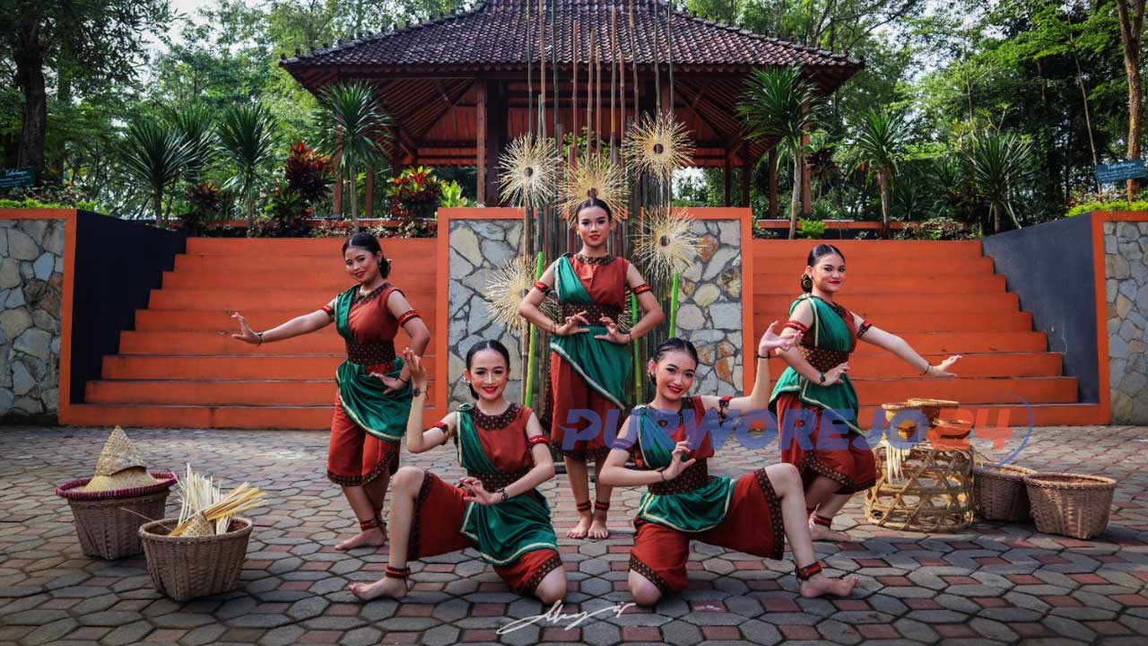 Siswa SMPN 2 Purworejo ikuti (FLS2N) Tingkat Provinsi Jawa Tengah cabang Lomba Tari Kreasi