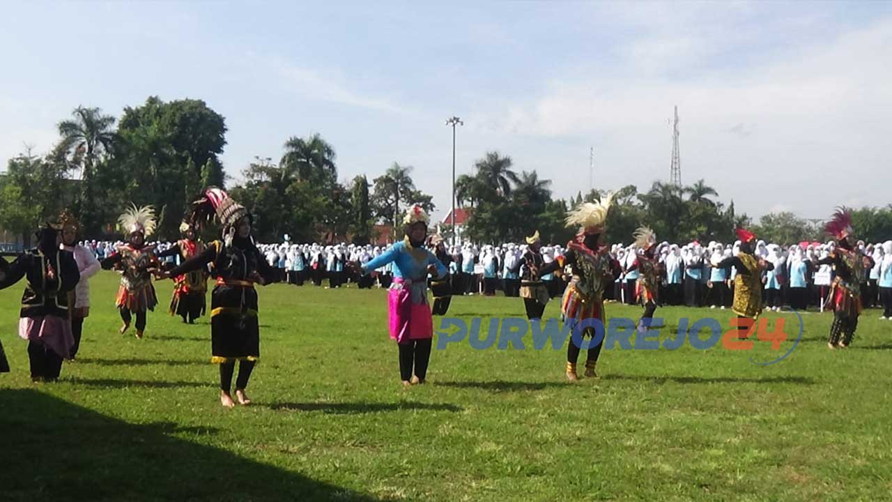 Berbagai pertunjukan seni dan tari diantaranya tari Pelajar Pancasila, tari Nusantara [pada perinagtan HUT Himpaudi ke 17 di Alun-alun Purworejo