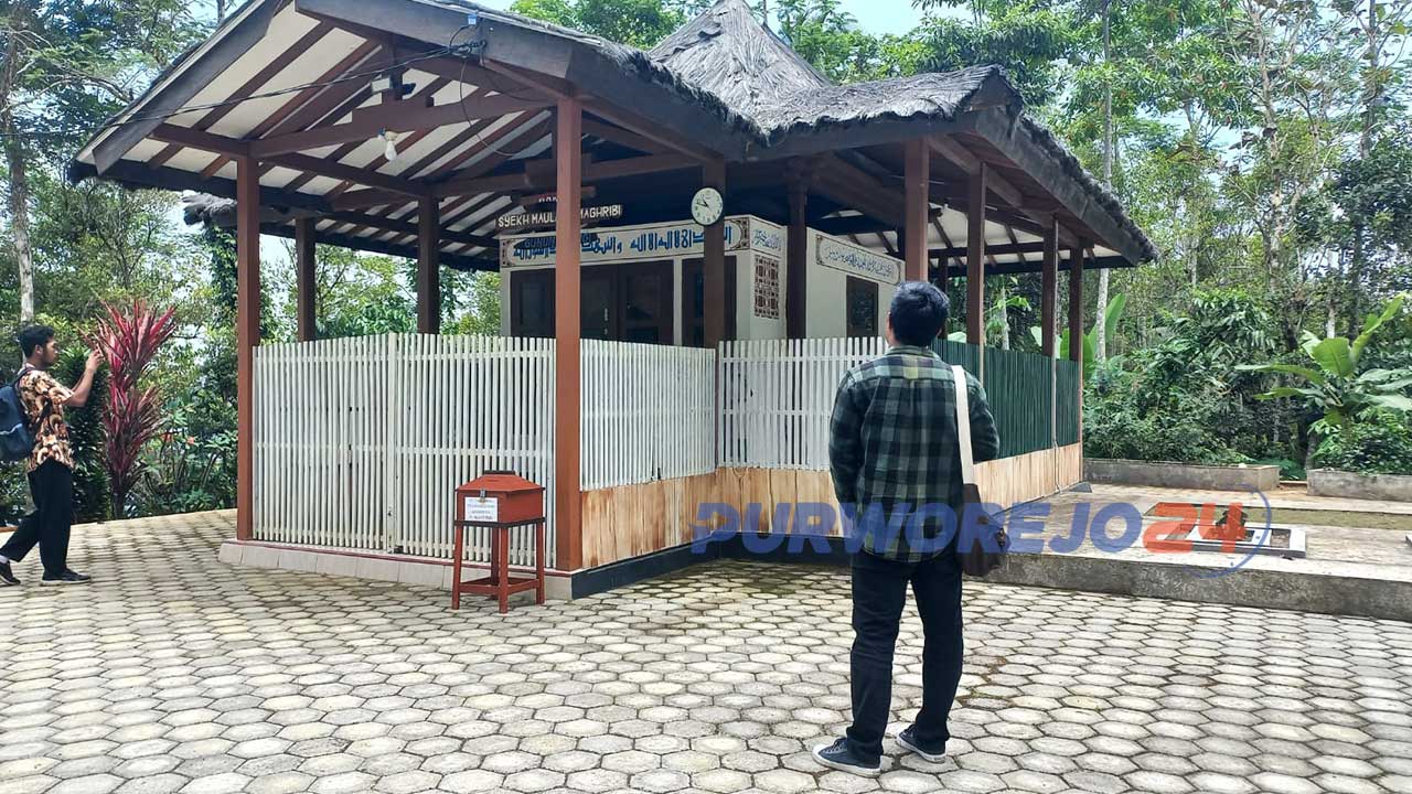 Makam Syekh Maulana Magribi di Desa Gunung Wangi, Kecamatan Kaligesing Kabupaten Purworejo Jawa Tengah.