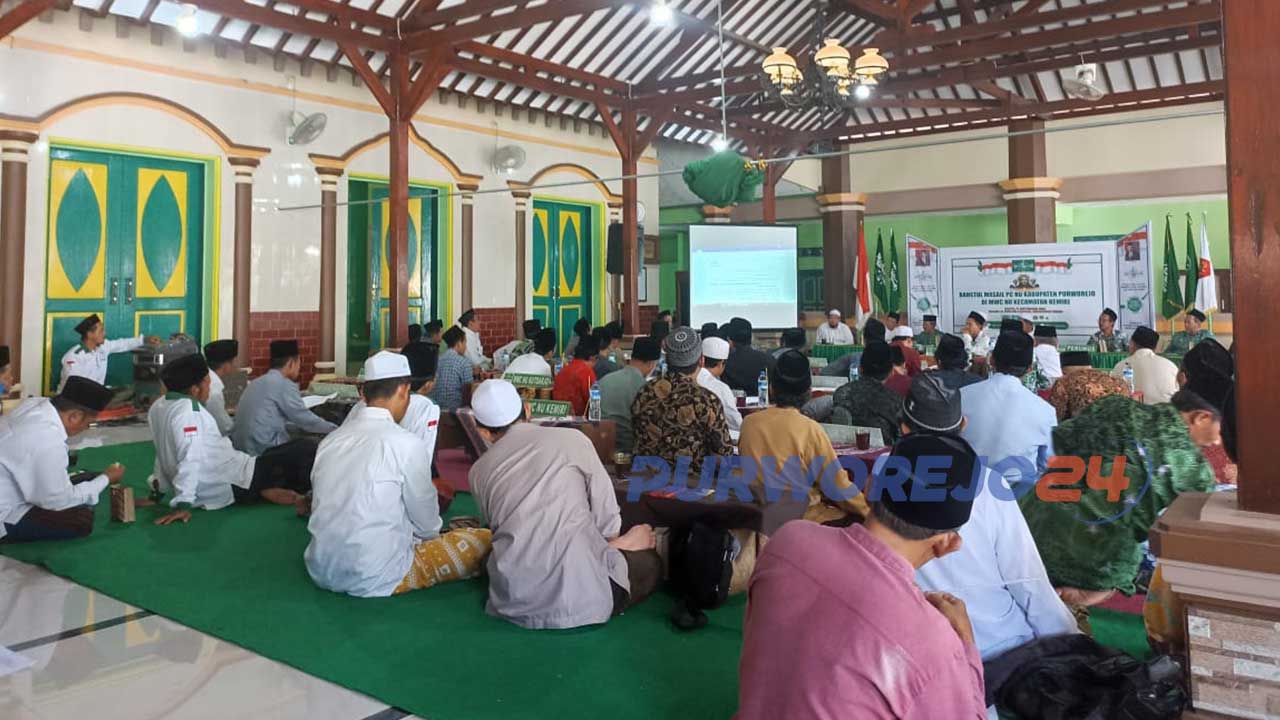 Pertemuan bersama Bahtsul Masail LBM PCNU Kabupaten Purworejo di Masjid Besar AL-Firdaus, Kauman, Desa Kemiri Lor, Kecamatan Kemiri, pada Sabtu 17 September 2022.
