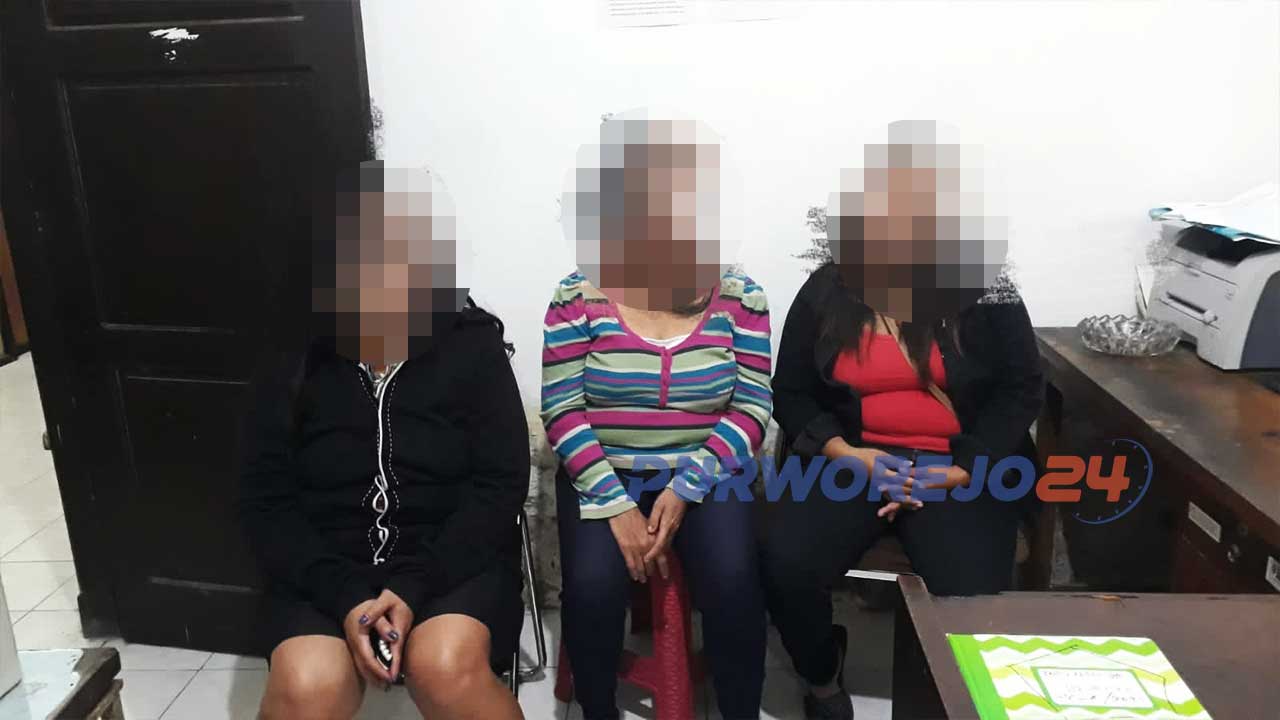 Satpol PP mengamankan 3 wanita pekerja seks komersial dari luar Kabupaten Purworejo yang sedang asyik melayani pelanggan di kawasan Gunung Tugel Kecamatan Kutoarjo Kabupaten Purworejo Jawa Tengah.