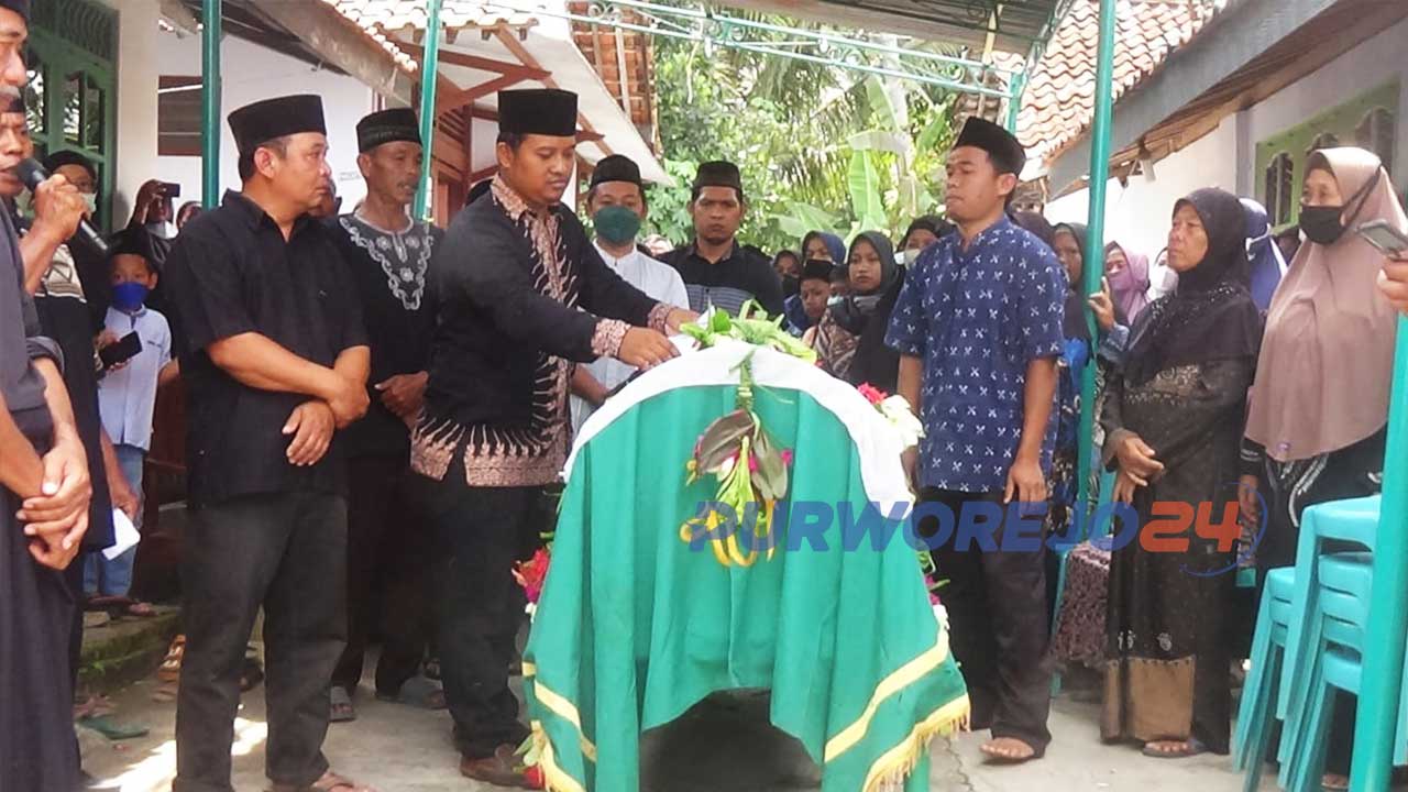 Sorang siswa kelas 6 di SDN 2 Pangenjurutengah, Kabupaten Purworejo, Jawa Tengah, meninggal dunia akibat tenggelam di kolam saat mengikuti pembelajaran luar sekolah di wilayah Bantul, Yogyakarta, pada Selasa 20 September 2022 sore