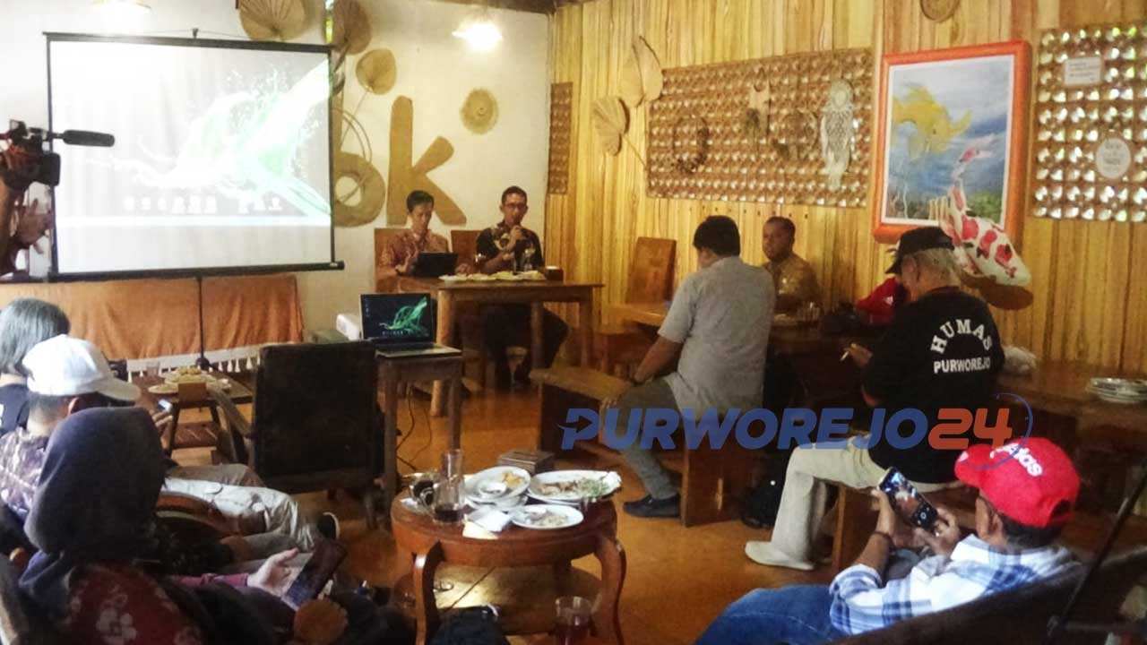 jumpa pers tentang persiapan Grand Launching Mall Pelayanan Publik Purworejo, di rumah makan ABK Purworejo, pada Selasa 27 September 2022.