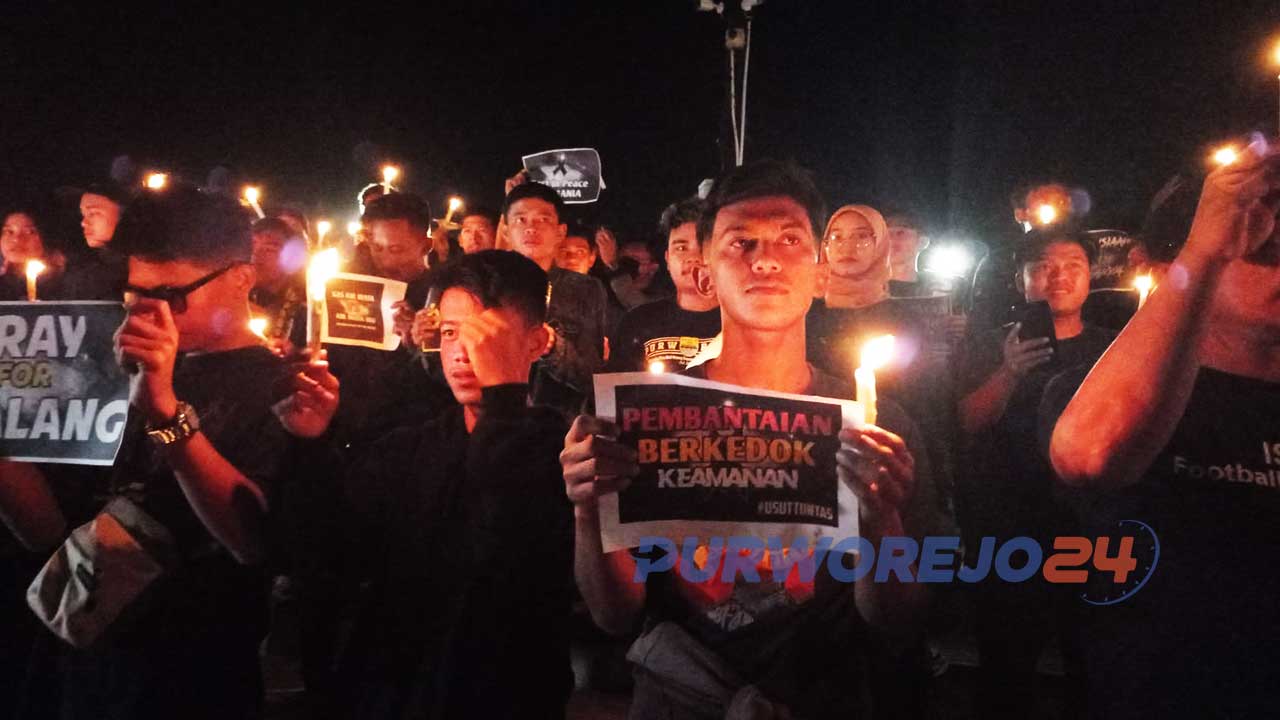 Aksi keprihatinan dan doa bersama par asuporter di Purworejo atas tragedi Kanjuruhan Malang