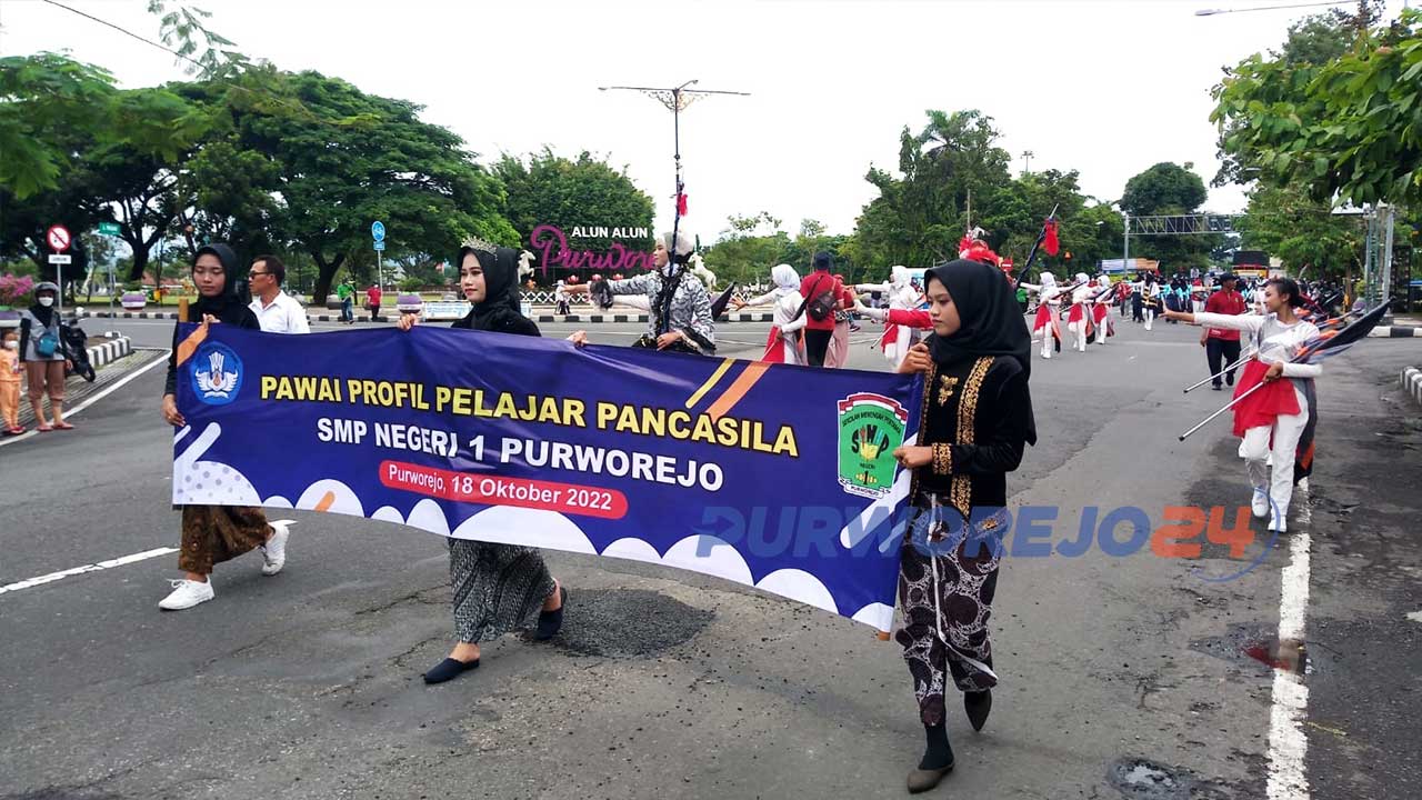 Pawai Profil Pelajar Pancasila dalam memperingati lustrum SMPN 1 Purworejo ke 16