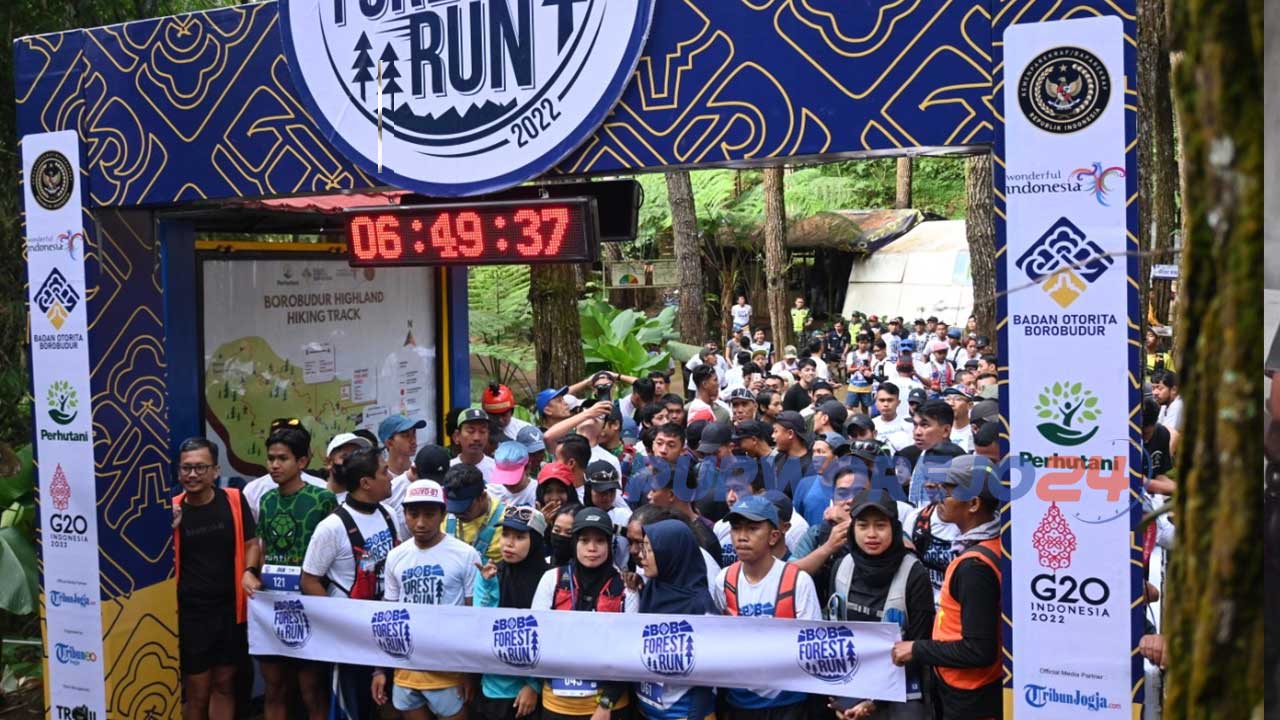 Ratusan pelari mengikuti BOB Forest Run, yang digelar di track yang terjal ditengah hutan pinus belantara