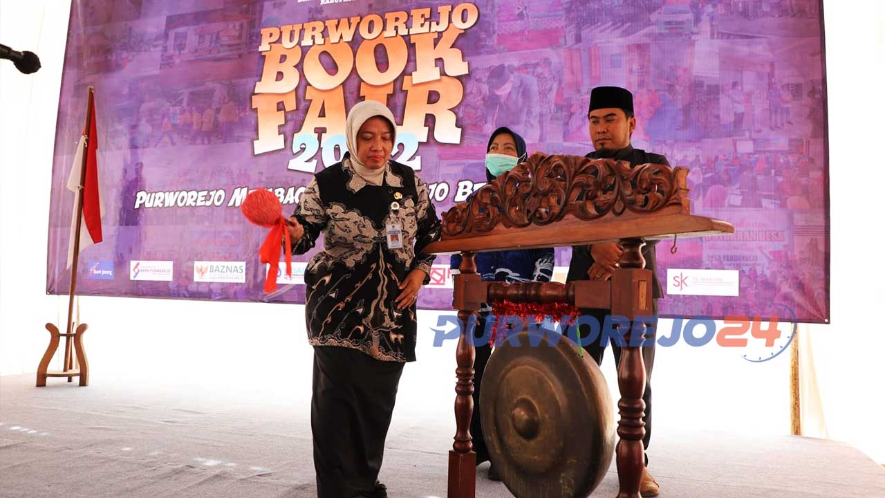 Wakil Bupati Purworejo Hj Yuli Hastuti membuka Purworejo Book Fair 2022