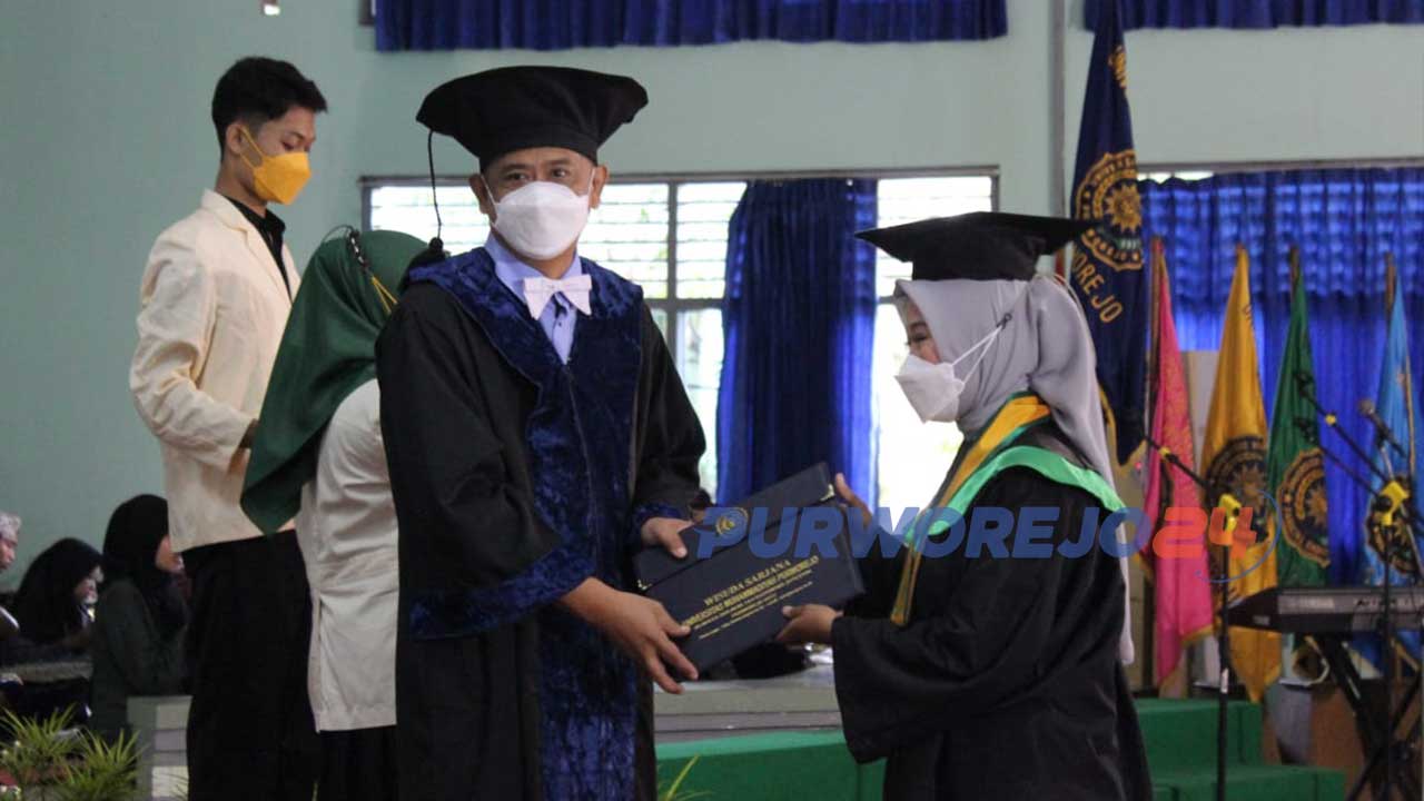 Wisuda Sarjana ke-67 Tahun 2022 di auditorium kampus setempat, Sabtu 26 Nopember 2022.
