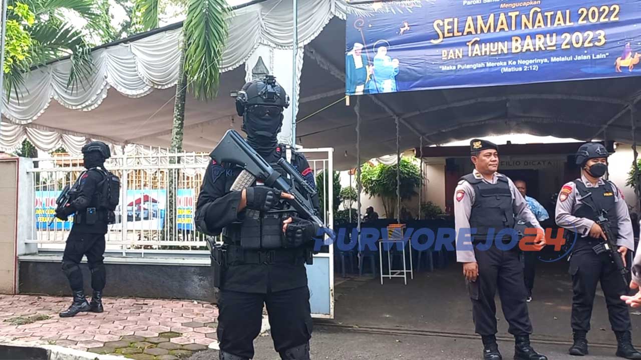 Polres Purworejo melakukan serangkaian pengamanan di Gereja-gereja di Purworejo yang melaksanakan Perayaan Natal