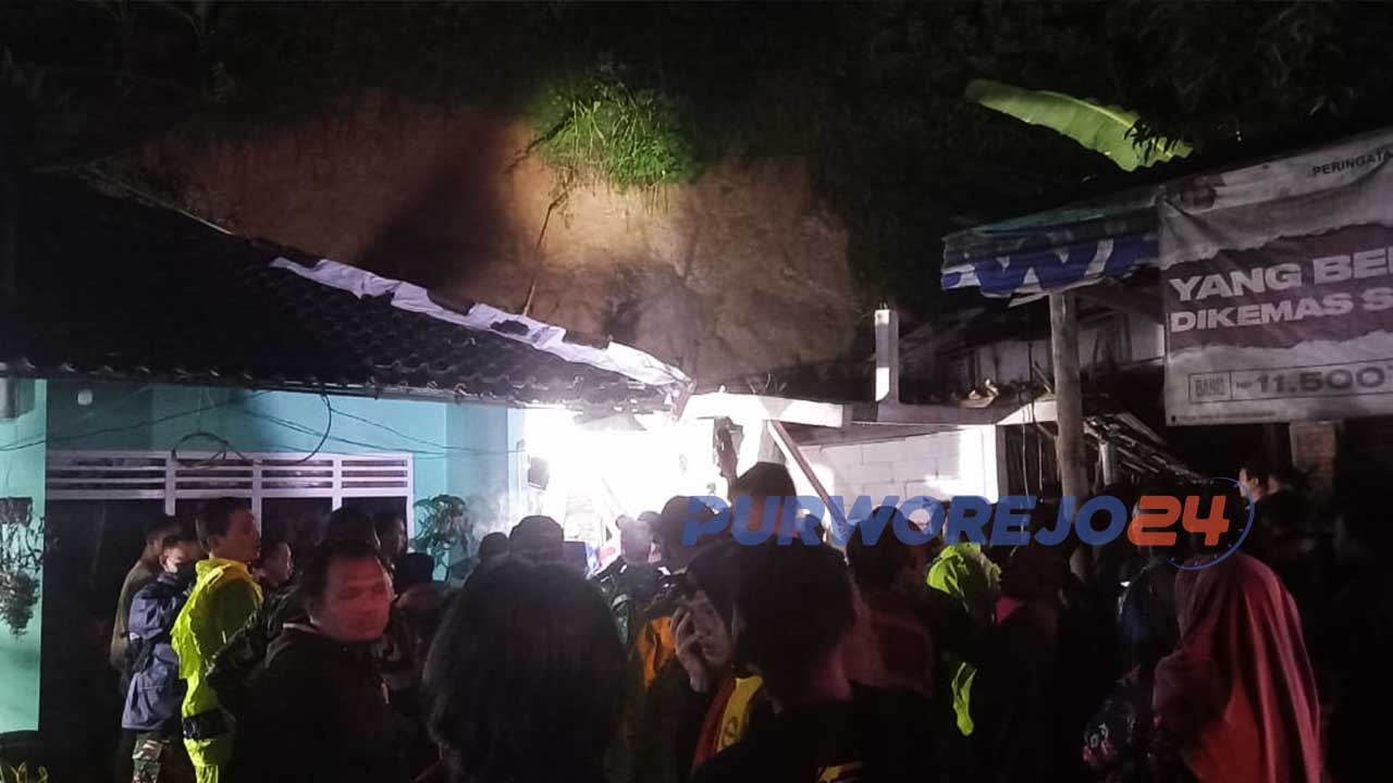 Tebing longsor di Desa Kalijambe Purworejo mengakibatkan 1 orang meninggal dunia