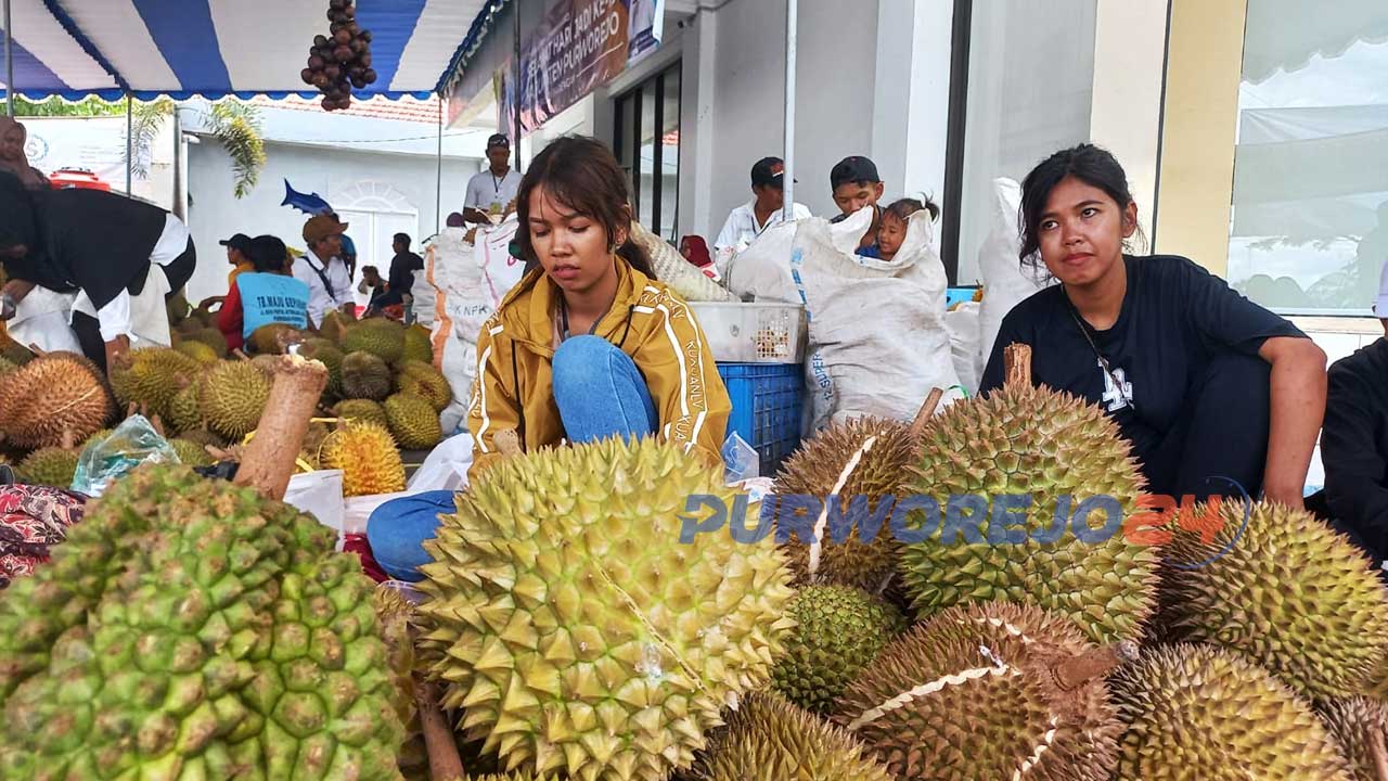 Bazar durian di Psar Tani yang digelar di halaman parkir Setda Kabupaten Purworejo, 14 Februari 2023
