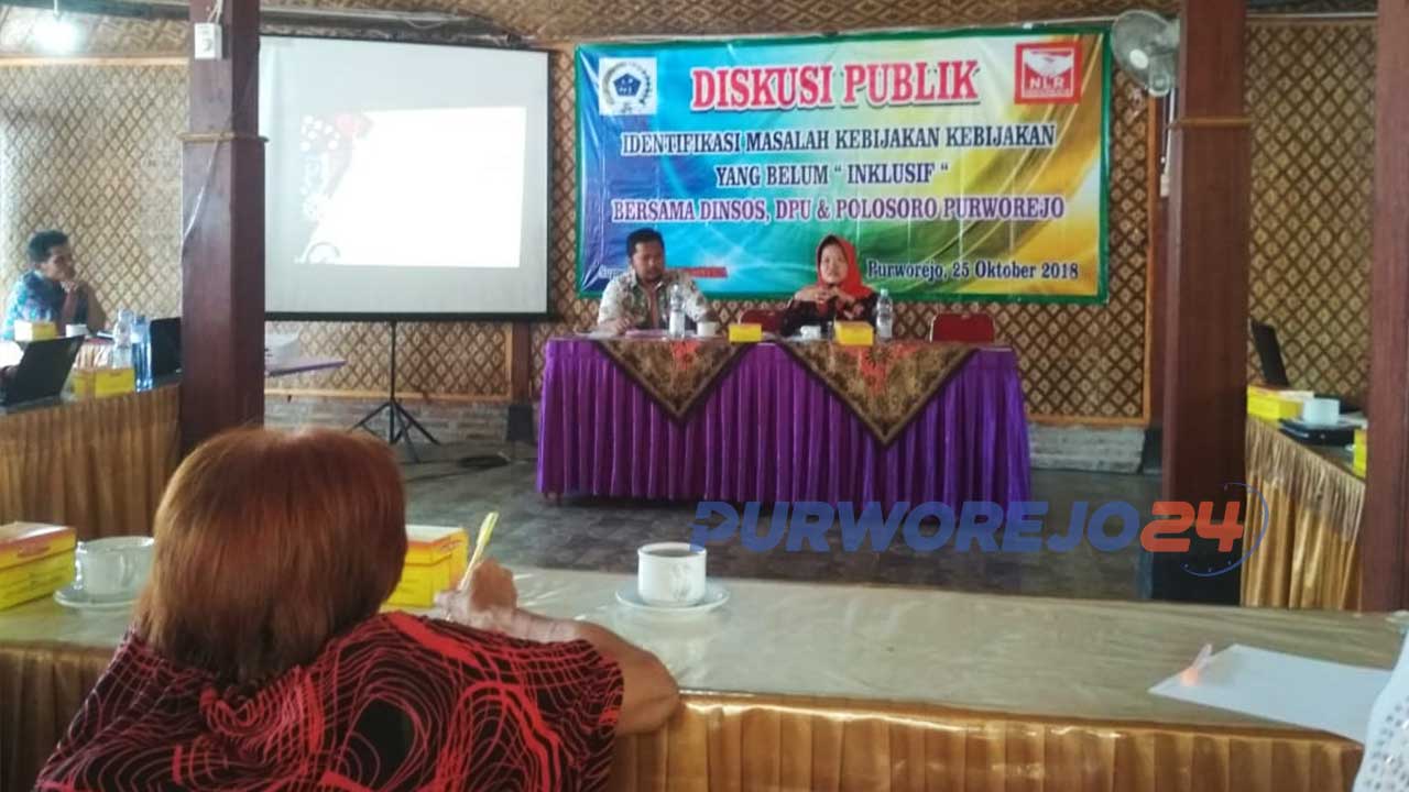 Diskusi Publik yang dilakukan NLR