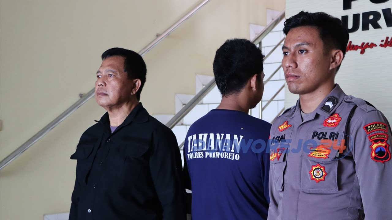 MAN (35) warga desa Lubang Sampang yang juga merupakan perangkat desa diamankan Satreskrim Polres Purworejo, MAN ditangkap di duga melakukan tindak pidana penipuan dan atau penggelapan