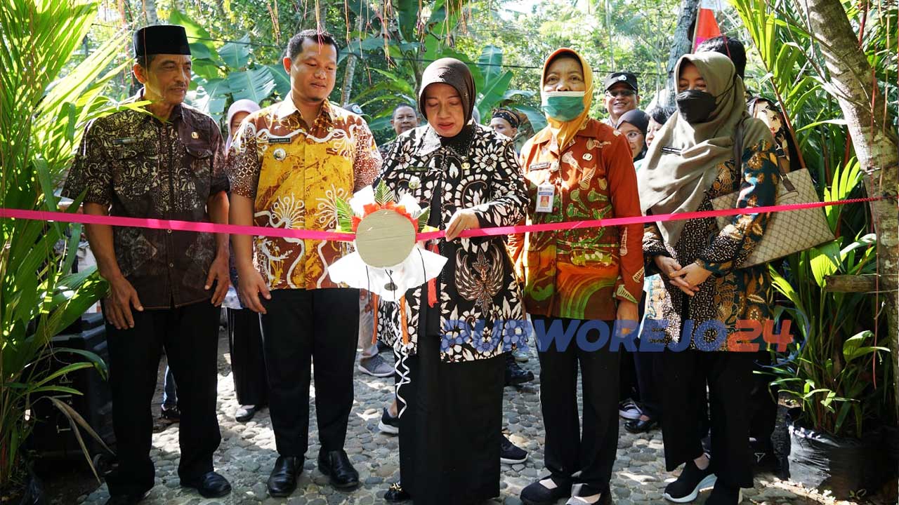 Wakil Bupati Purworejo Hj Yuli Hastuti SH membuka kegiatan roadshow perpustakaan di Desa Paitan, Kecamatan Kemiri, Purworejo, Selasa 23 Mei 2023