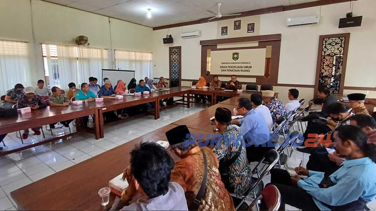 Rapat koordinasi dan evaluasi bersama kepala desa dan Kelompok Swadaya Masyarakat penerima program SLBS tahun 2023