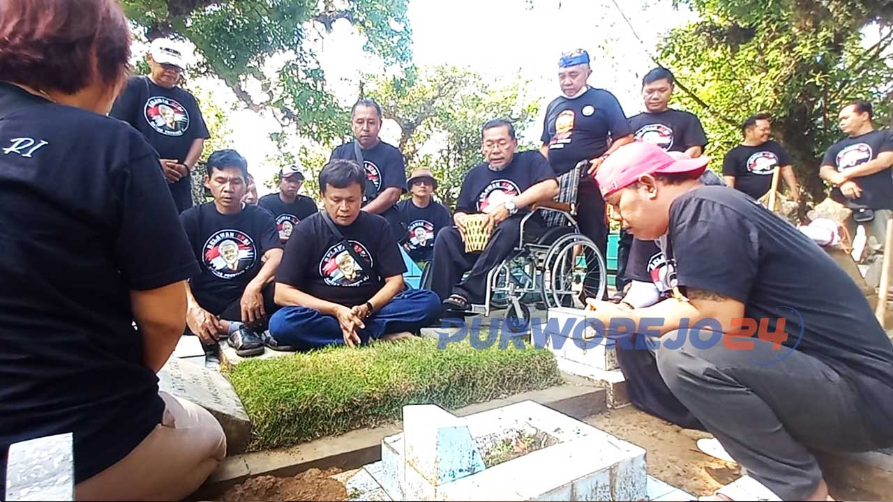 Sambut Bulan Suro, Puluhan Relawan Doakan Ganjar di 7 Makam Sakral Di Purworejo
