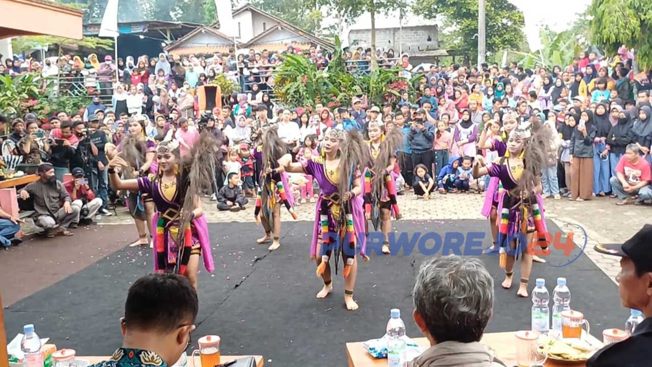 Sosialisasi bertajuk Gempur Rokok Ilegal yang diinisiasi oleh Dinas Pendidikan dan Kebudayaan Kabupaten Purworejo di halaman Balai Desa Pandanrejo, Kecamatan Kaligesing, Minggu 2 Juli 2023