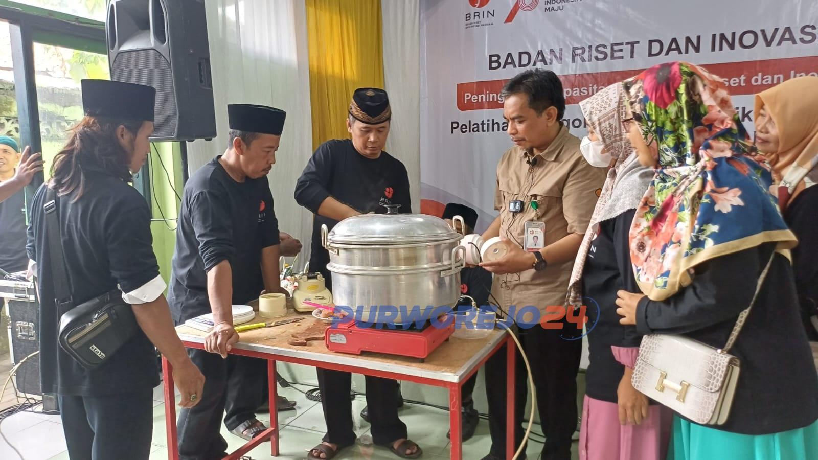 BRIN berkolaborasi bersama Komisi VII DPR RI, menggelar pelatihan teknologi pengolahan ikan, di Baledono, Purworejo, Jawa Tengah