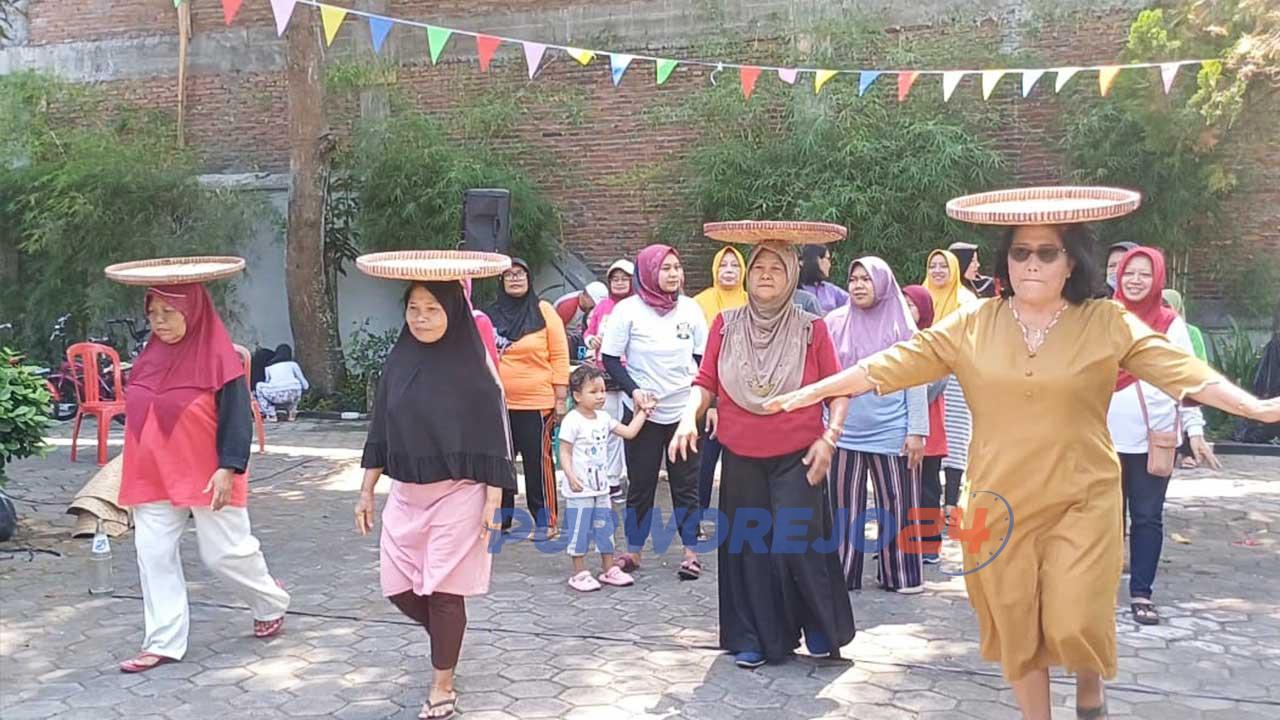 Warga Kampung Suronegaran gelar perlombaan peringati Hari Kemerdekaan di Rumdin Sekda Purworejo