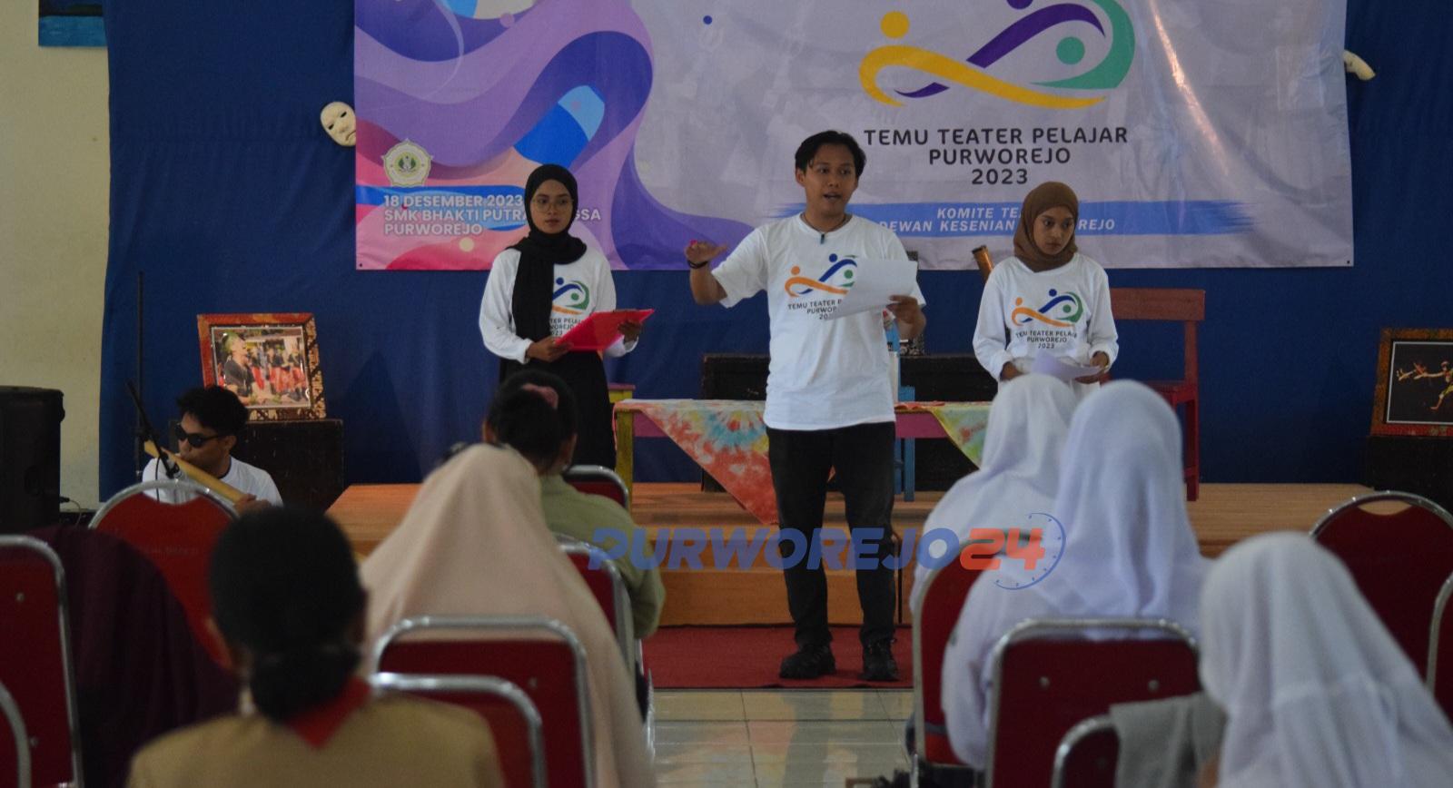 Suasana Temu Teater Pelajar Purworejo 2023 yang digelar oleh Komite Teater Dewan Kesenian Purworejo (DKP) di Auditorium SMK Bhakti Putra Bangsa (Bharasa) Purworejo, Senin (18/12/2023)