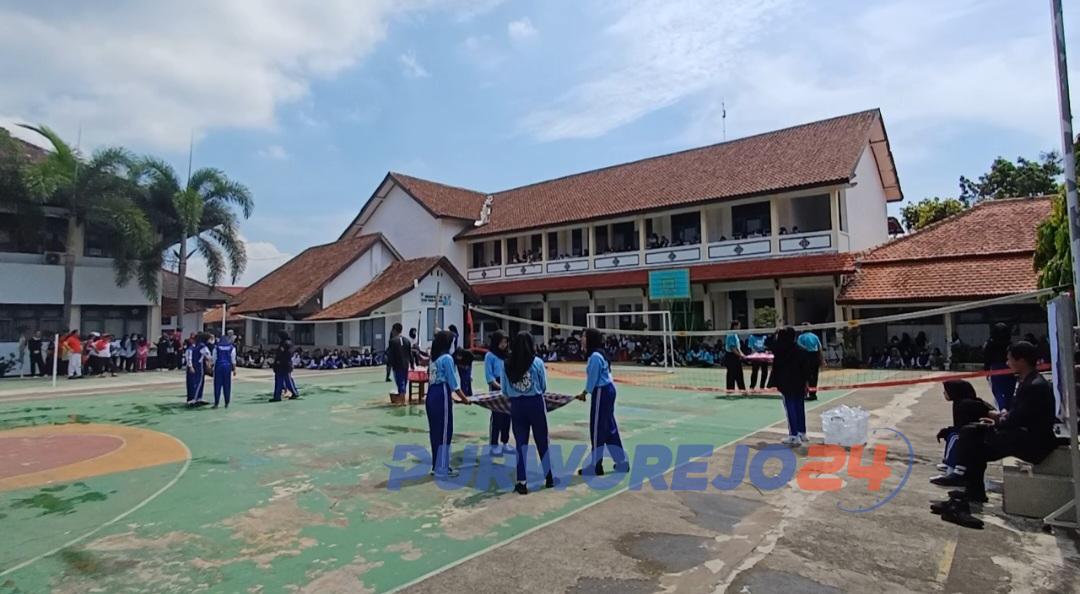 Lomba Volly air, salah satu kegiatan mengisi Lustrum ke-11 dan HUT ke-55 SMK Negeri Purworejo