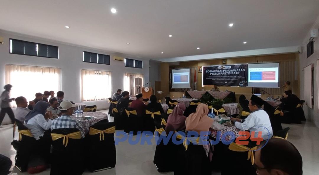 Suasana kegiatan Sosialisasi Pengawasan Pemiliu Partisipatif oleh Bawaslu di Sanjaya In Purworejo, pada Selasa (16/1/2024).