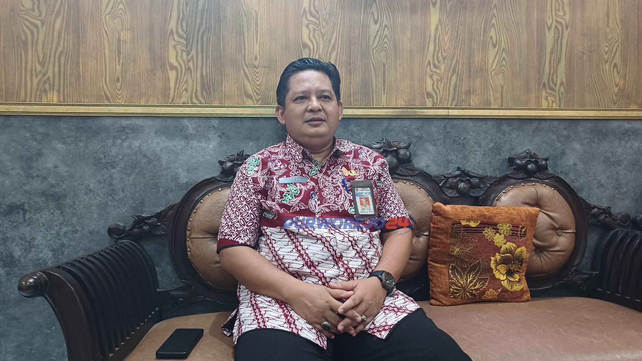 Kepala Dinas Pemberdayaan Perempuan dan Perlindungan Anak serta Pemberdayaan Masyarakat dan Desa (DPPPAPMD) Kabupaten Purworejo, Laksana Sakti, saat ditemui dikantornya, pada Kamis (28/3/2024).