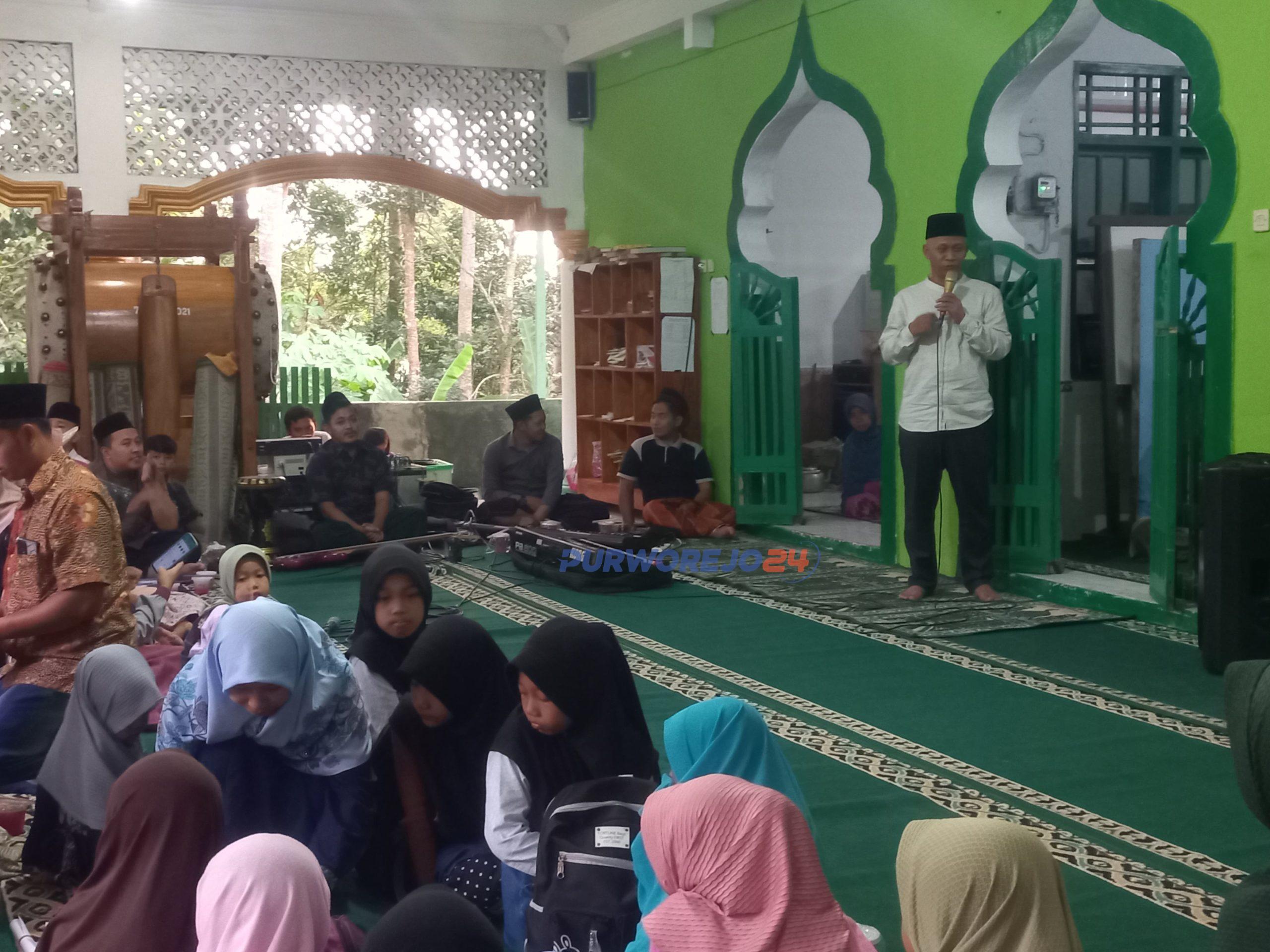 Paguyuban Masyarakat Terdampak Bendungan Bener (Masterbend) menggelar acara buka puasa bersama di Masjid Al Mutaqin Desa Guntur Kecamatan Bener Kabupaten Purworejo.