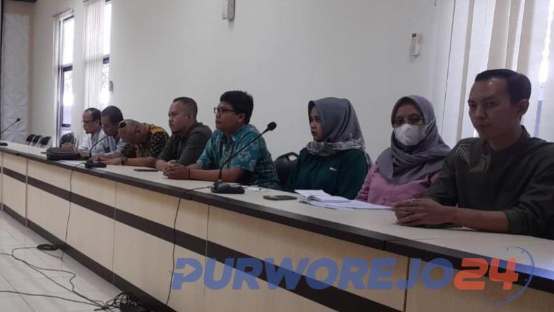 Eks karyawan Bank Purworejo saat audiensi
