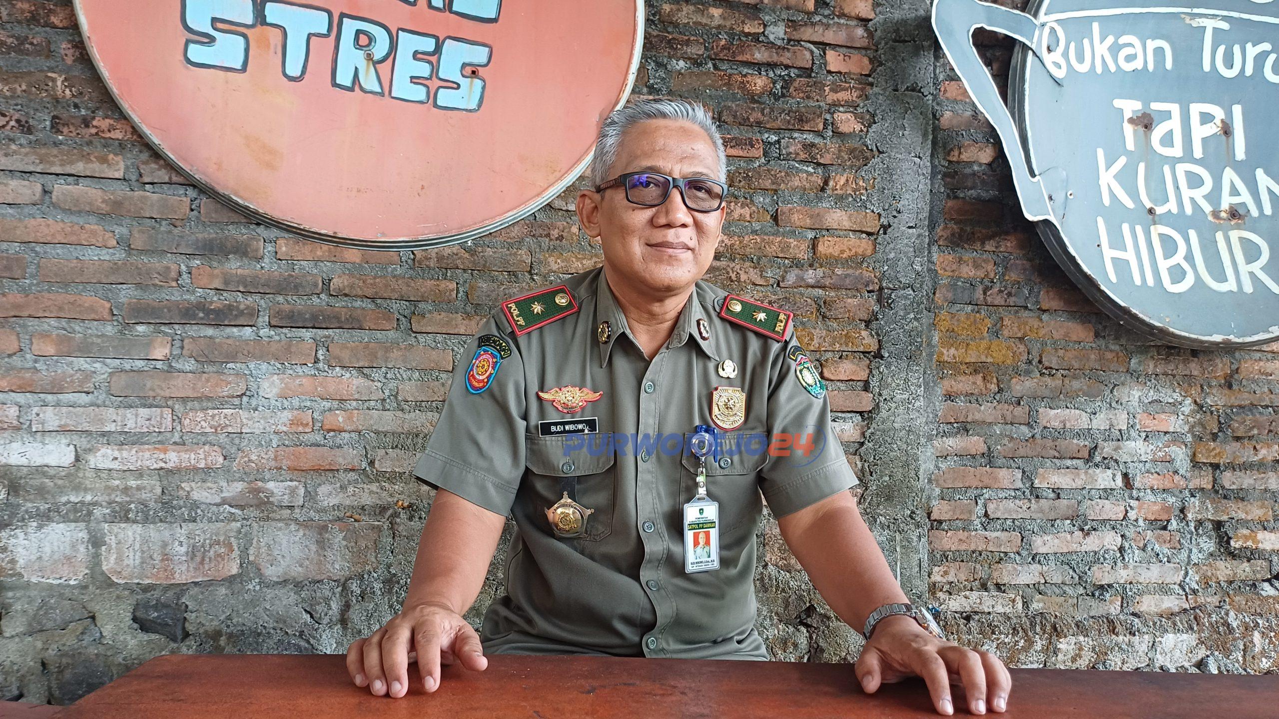 Kepala Satpol PP dan Damkar Kabupaten Purworejo, Budi Wibowo, saat ditemui dikantornya, pada Senin (1/4/2024).