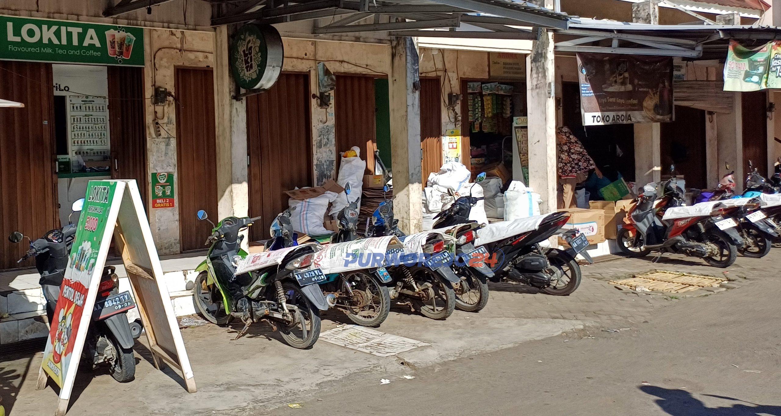 Salah satu tempat parkir didepan pasar