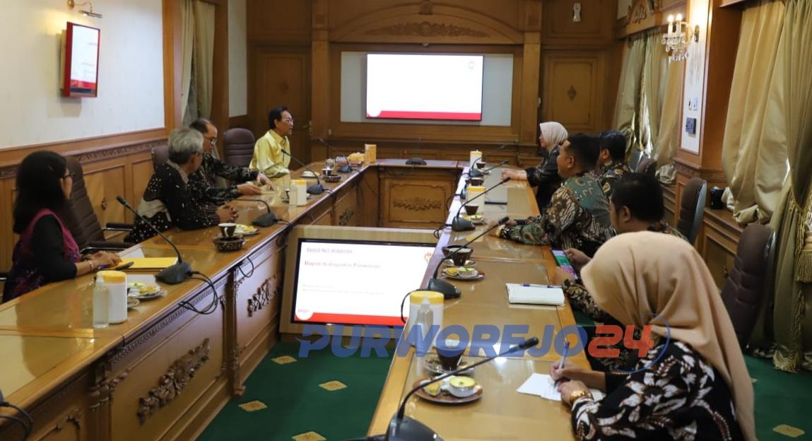 Suasana pertemuan antara Bupati Purworejo dengan Sri Sultan Hamengku Buwono X, di Kepatihan, pada Kamis (18/4/2024)