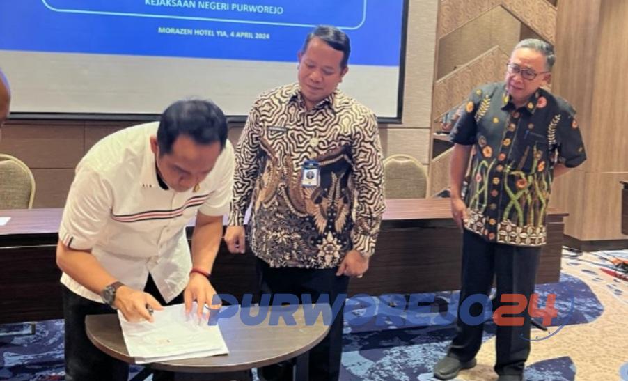 Penandatanganan kerjasama PDAM Tirta Perwitasari Purworejo dengan Kejari