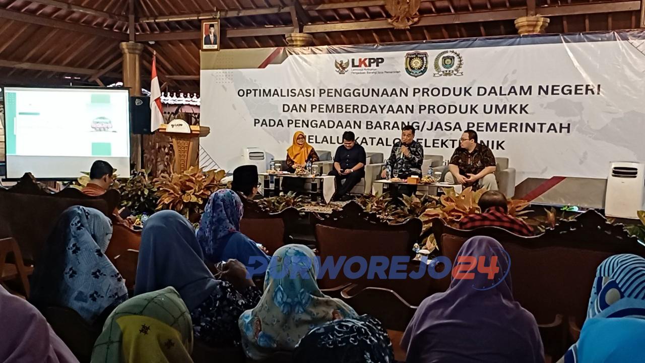 Suasana sosialisasi Optimalisasi Penggunaan Produk Dalam Negeri dan Pemberdayaan Produk UMKM Pada Pengadaan Barang/Jasa Pemerintah melalui Katalog Elektronik, di rumah makan ABK Prworejo, pada Kamis (25/4/2024).