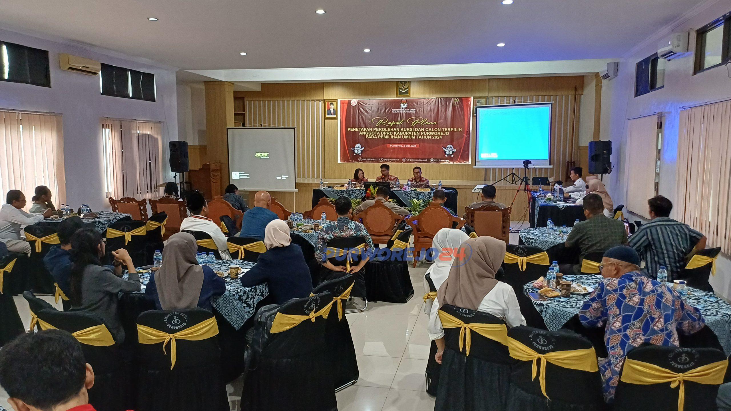 Suasana rapat pleno penatapan calon anggota DPRD Kabupaten Purworejo pada Pemilu 2024, oleh KPU Purworejo, di hotel sanjaya in, pada Kamis (2/5/2024)