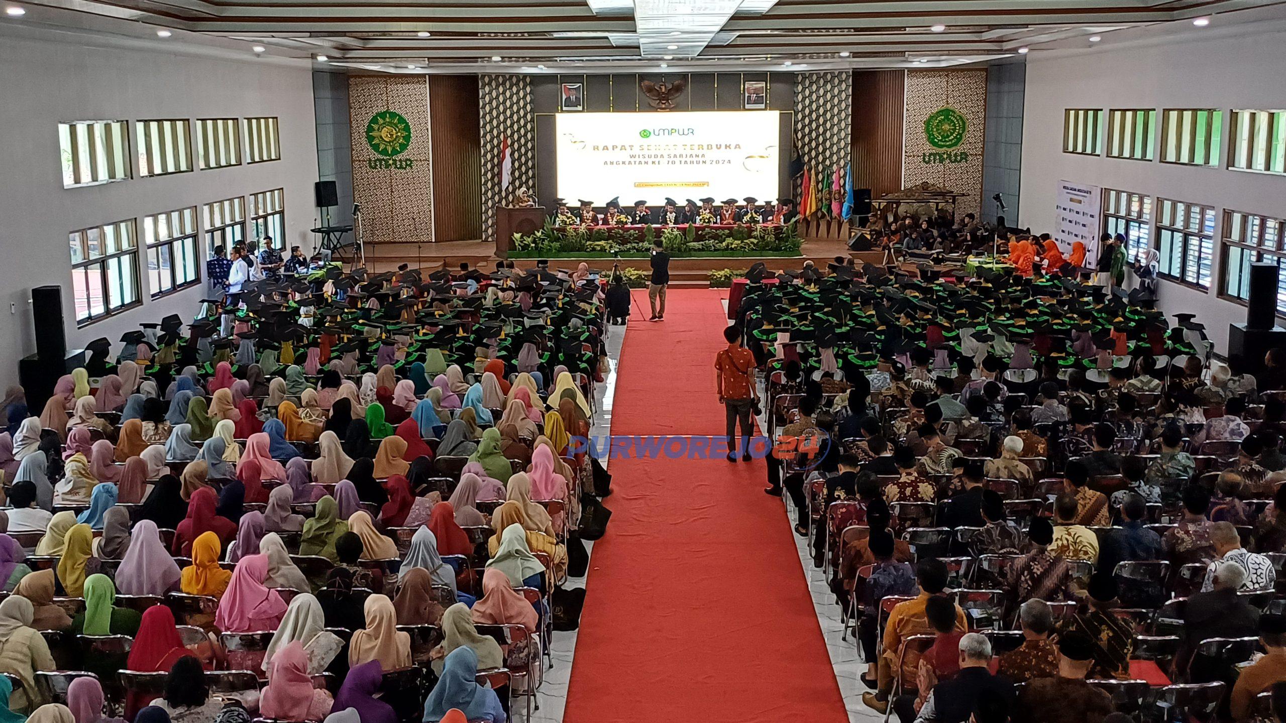 Suasana wisuda UMP ke 70 di auditorium Singodimedjo, pada Sabtu (18/5/2024).
