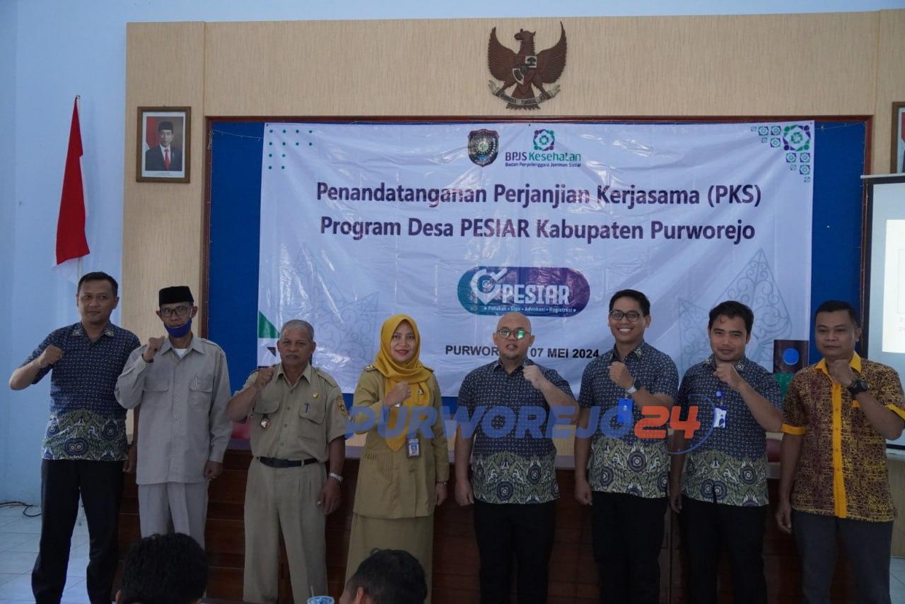 Foto bersama setelah penandatanganan