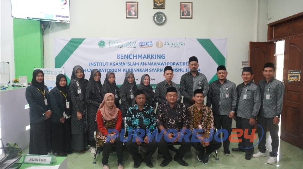 Foto bersama usai menandatangani MoU