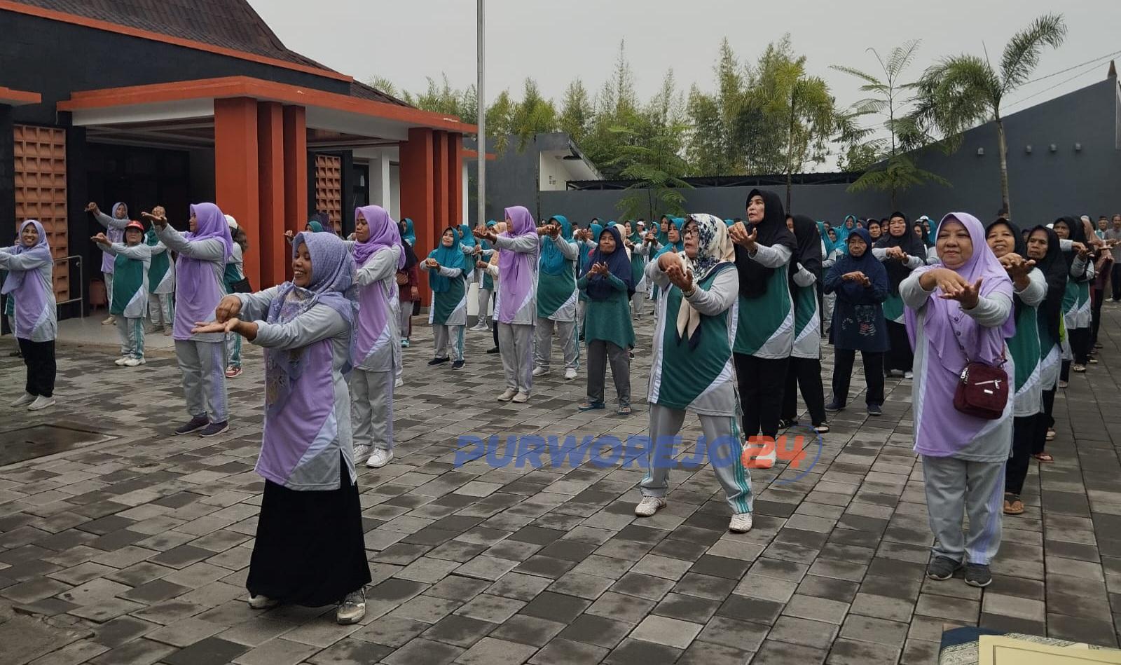 Lansia di Kledung Karangdalem mengisi HLUN dengan berbagai kreatifitas