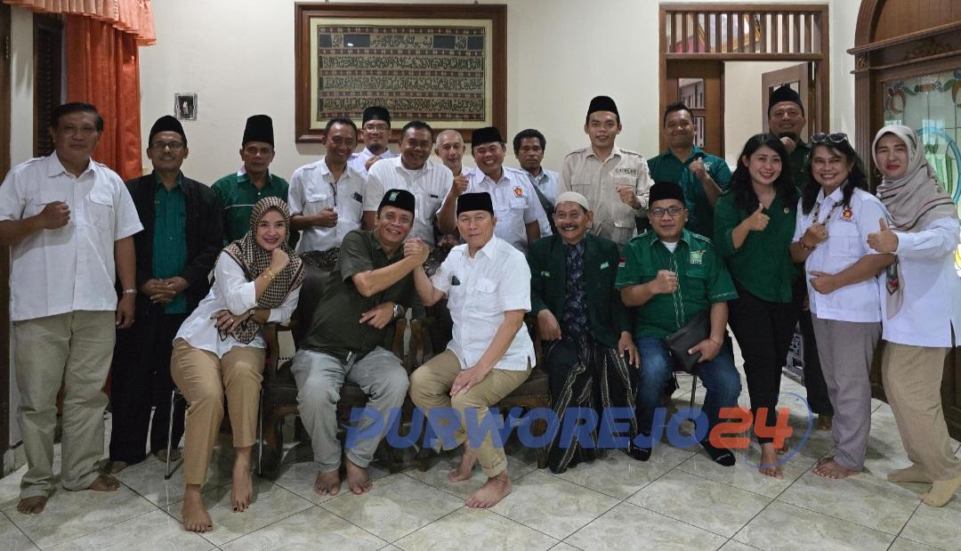 DPC PKB dan DPC Gerindra Purworejo berfoto bersama usai menggelar pertemuan, pada Sabtu (25/5/2024)